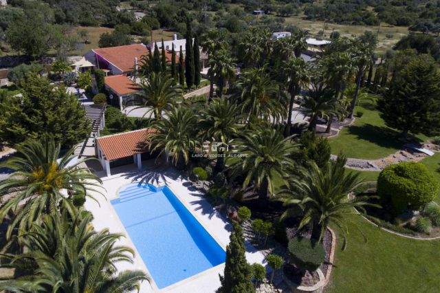 Elegante Villa mit Pool nahe Loule